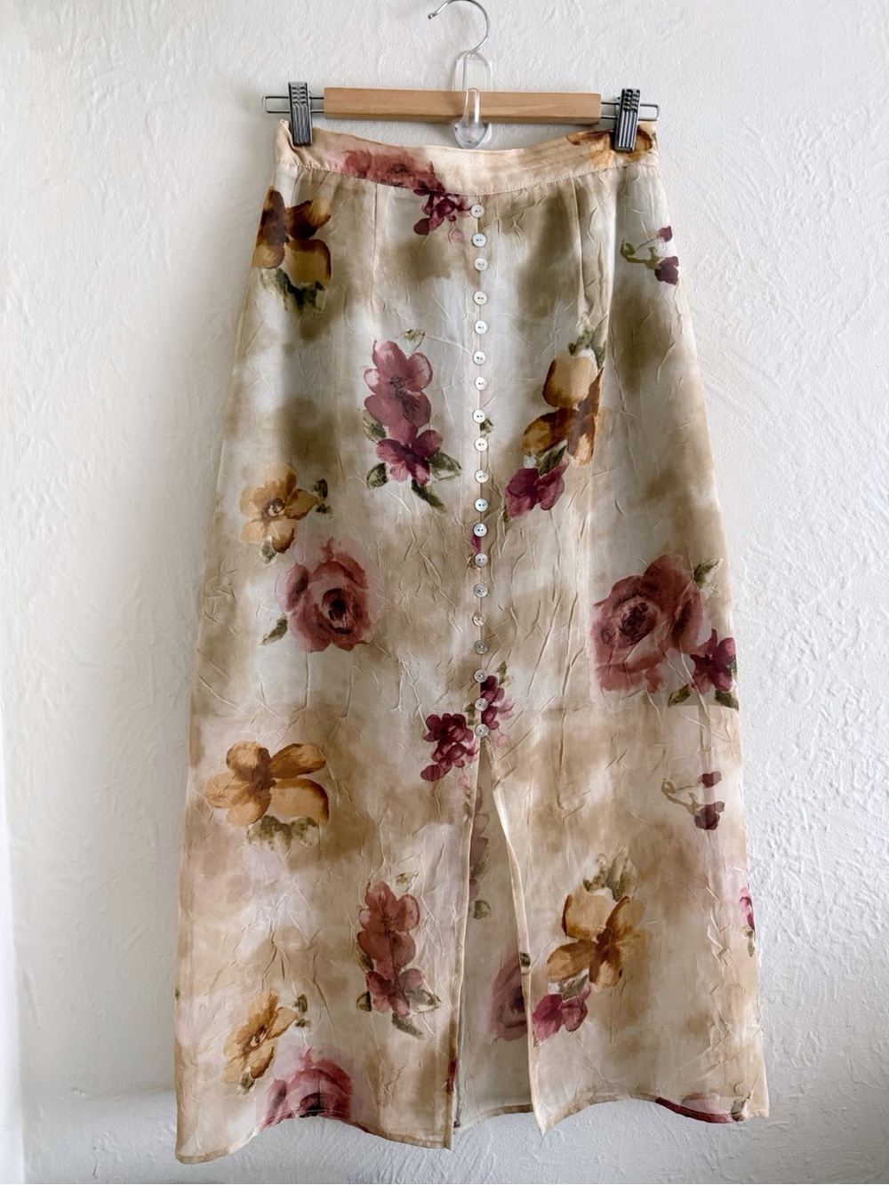 Vintage Floral Button-Front Midi Skirt in Cream and Pink